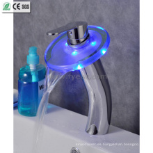 Grifo de lavabo de baño de 3 colores grifo mezclador de agua LED (QH0820HF)